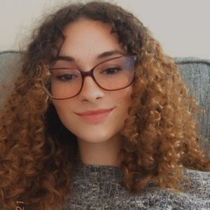 Meet your Posher, Olivia